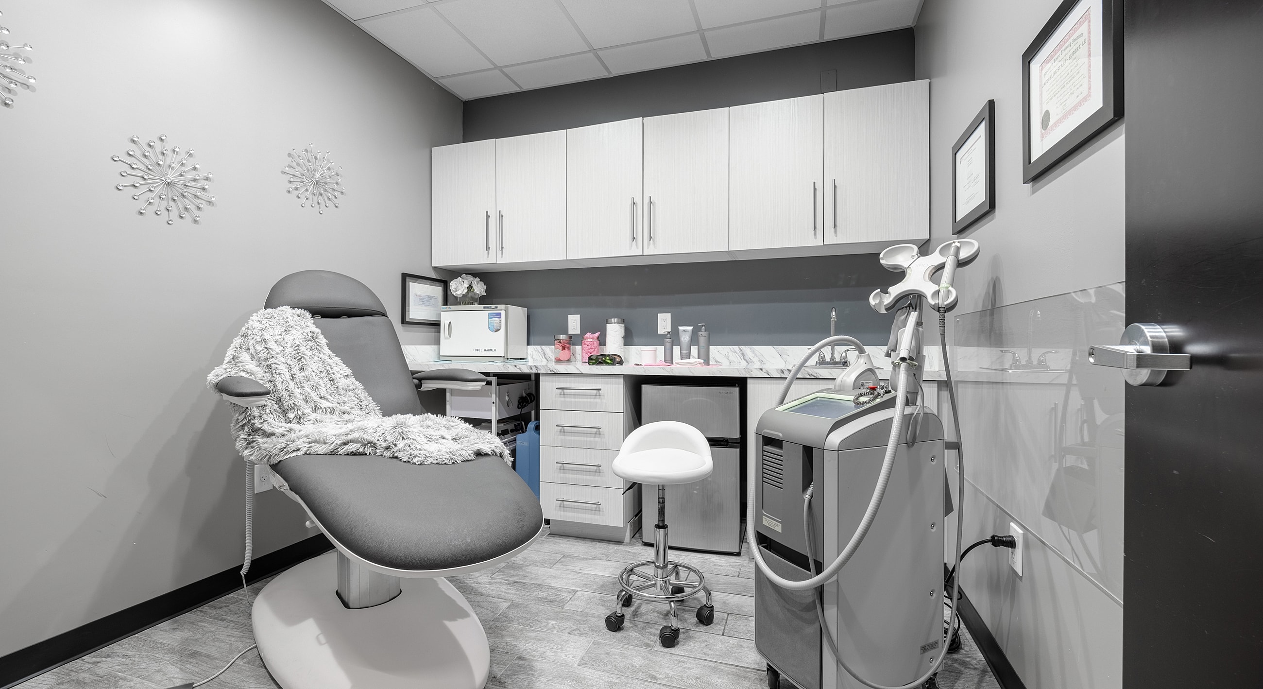 Modern aesthetic treatment room with equipment.